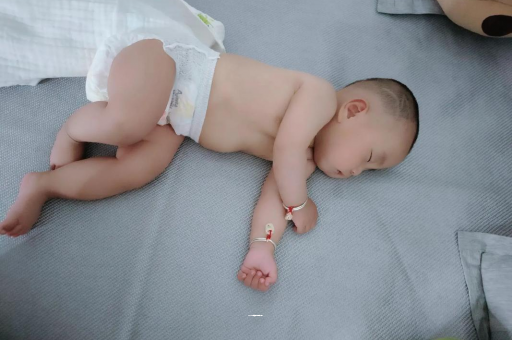 深圳宝宝老打喷嚏怎么办